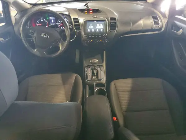 3KPFL4A73JE257098 2018 KIA FORTE - Image 8