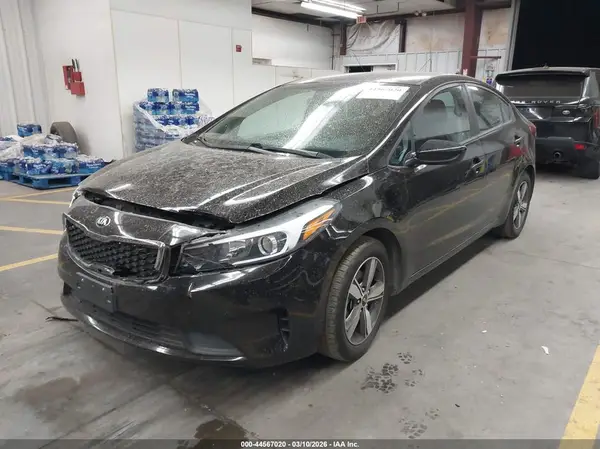 3KPFL4A73JE260728 2018 KIA FORTE - Image 2