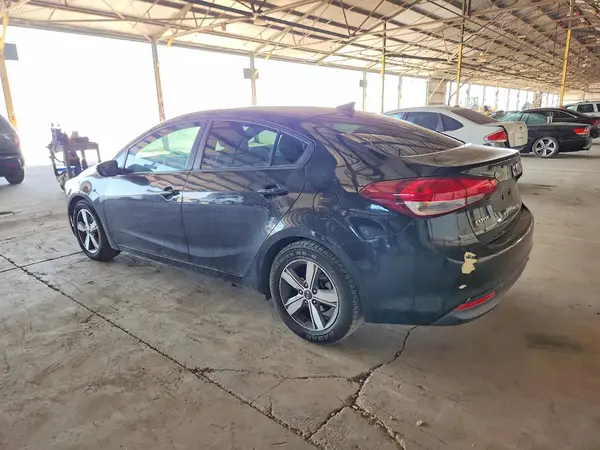 3KPFL4A73JE261135 2018 KIA FORTE - Image 2