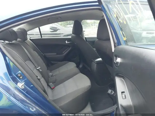 3KPFL4A73JE262351 2018 KIA FORTE - Image 8