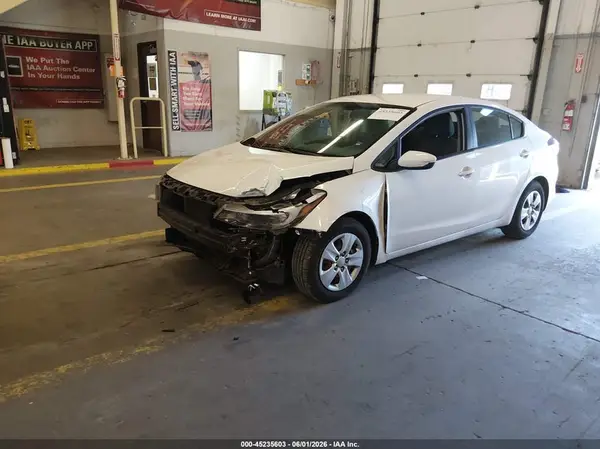 3KPFL4A73JE262771 2018 KIA FORTE - Image 2