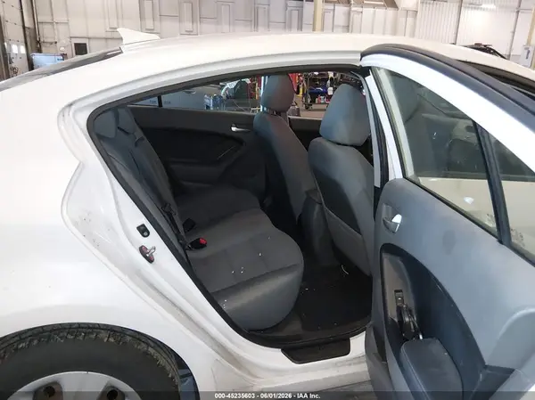 3KPFL4A73JE262771 2018 KIA FORTE - Image 8