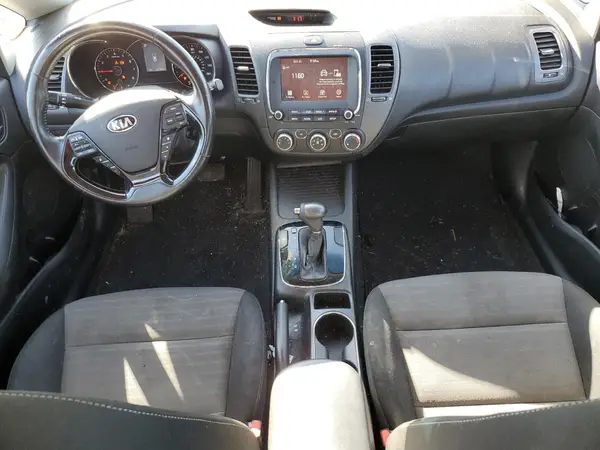3KPFL4A73JE263323 2018 KIA FORTE - Image 8