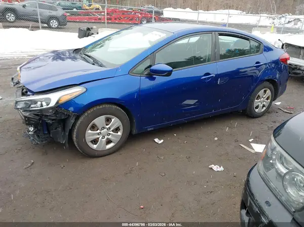 3KPFL4A73JE263595 2018 KIA FORTE - Image 2