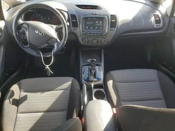 3KPFL4A73JE266142 2018 KIA FORTE - Image 8