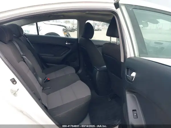 3KPFL4A73JE266545 2018 KIA FORTE - Image 8