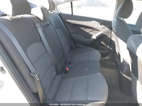 3KPFL4A73JE267453 2018 KIA FORTE - Image 8