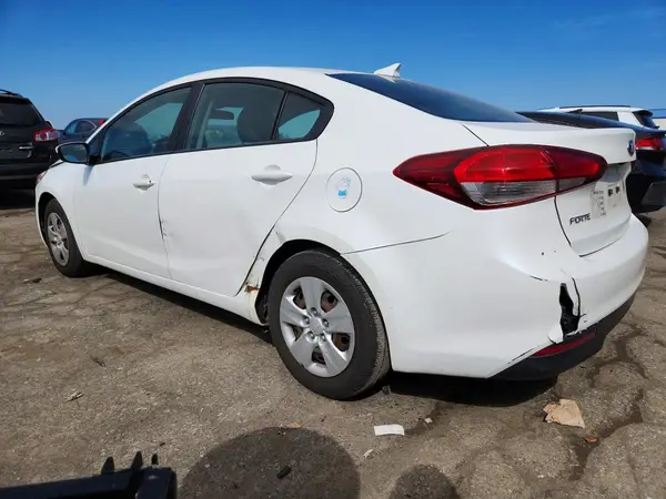 3KPFL4A73JE273463 2018 KIA FORTE - Image 2