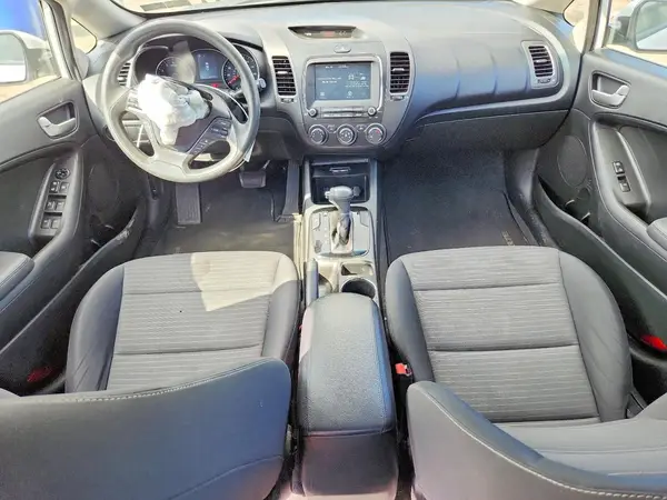 3KPFL4A73JE273463 2018 KIA FORTE - Image 8