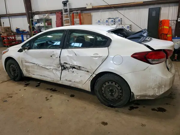 3KPFL4A73JE276637 2018 KIA FORTE - Image 2