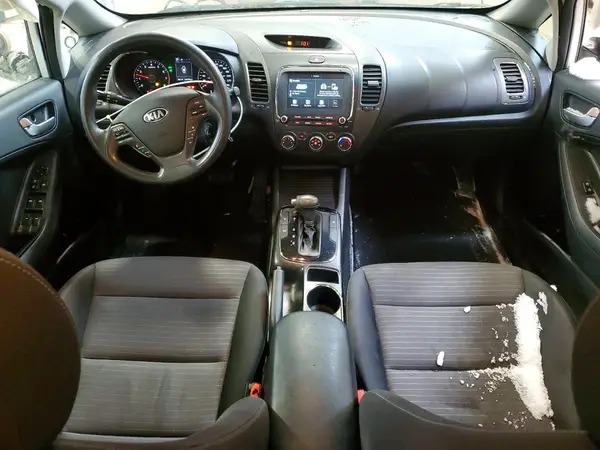 3KPFL4A73JE276637 2018 KIA FORTE - Image 8