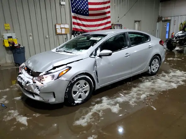 3KPFL4A73JE277772 2018 KIA FORTE - Image 1