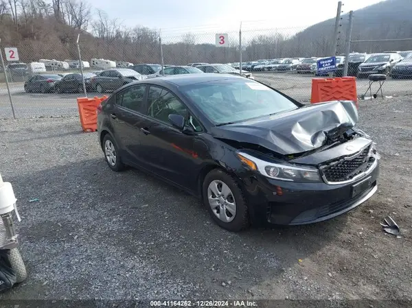 3KPFL4A73JE277982 2018 KIA FORTE - Image 1