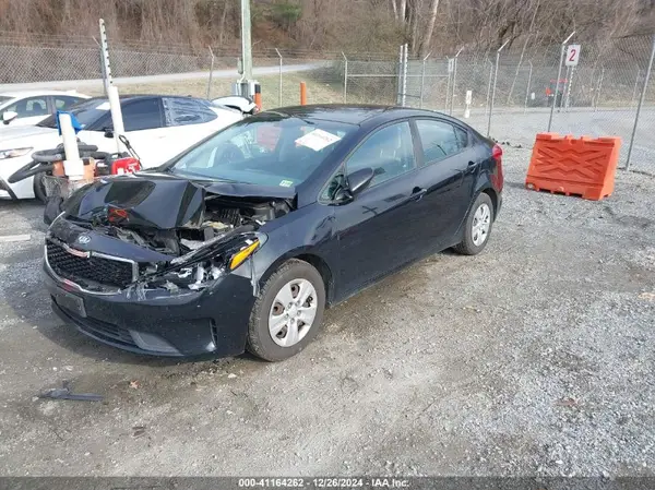 3KPFL4A73JE277982 2018 KIA FORTE - Image 2