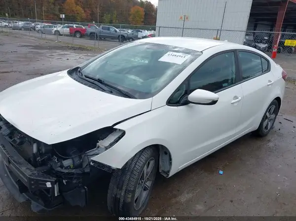 3KPFL4A73JE284317 2018 KIA FORTE - Image 2