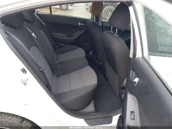 3KPFL4A73JE284317 2018 KIA FORTE - Image 8