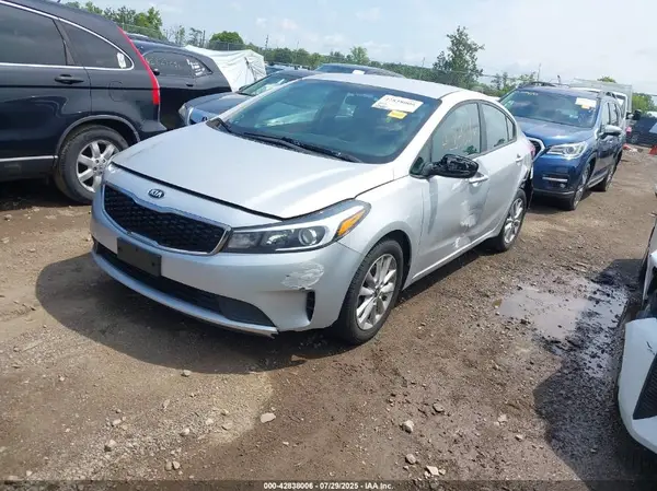 3KPFL4A74HE006052 2017 KIA FORTE - Image 2