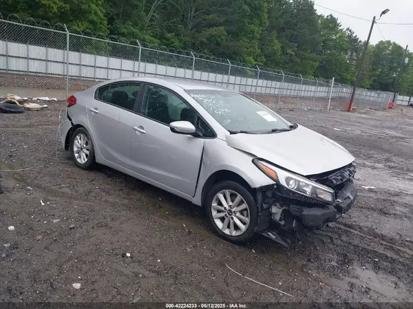3KPFL4A74HE006665 2017 KIA FORTE - Image 1