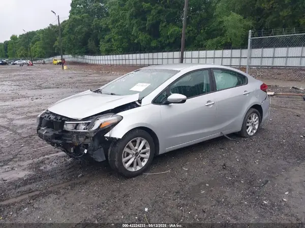 3KPFL4A74HE006665 2017 KIA FORTE - Image 2