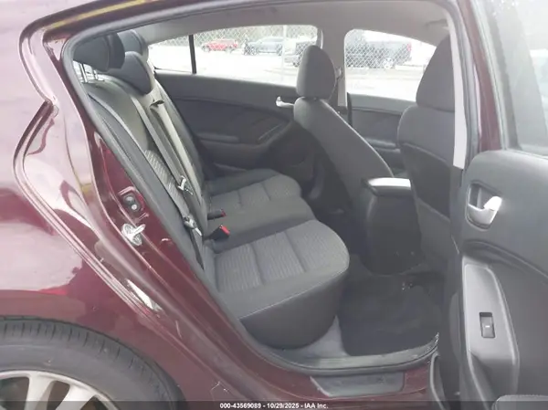3KPFL4A74HE007394 2017 KIA FORTE - Image 8