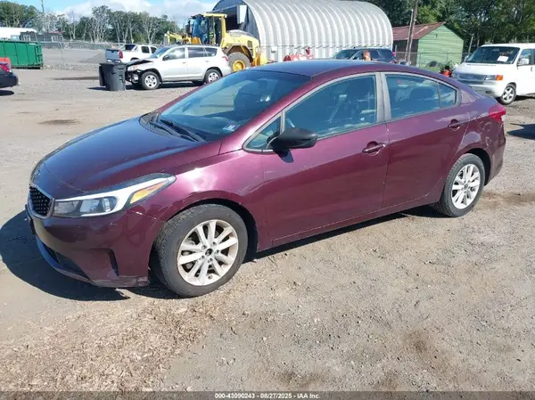 3KPFL4A74HE010098 2017 KIA FORTE - Image 2