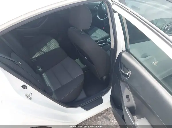 3KPFL4A74HE011512 2017 KIA FORTE - Image 8