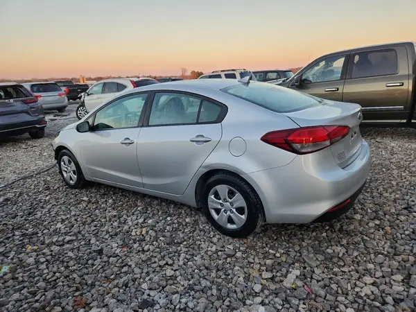 3KPFL4A74HE012580 2017 KIA FORTE - Image 2