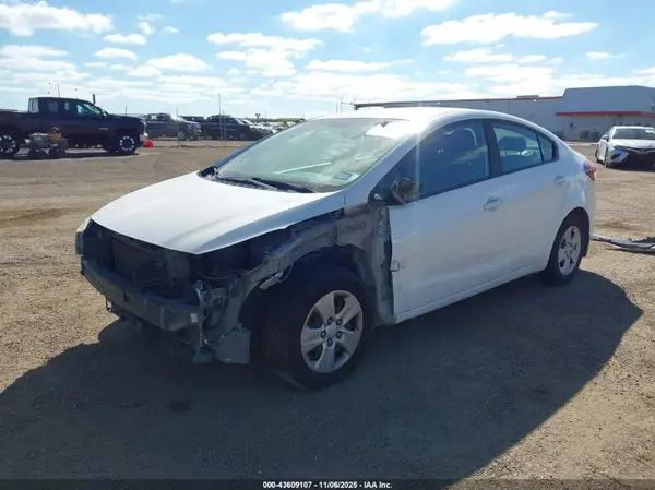 3KPFL4A74HE013437 2017 KIA FORTE - Image 2