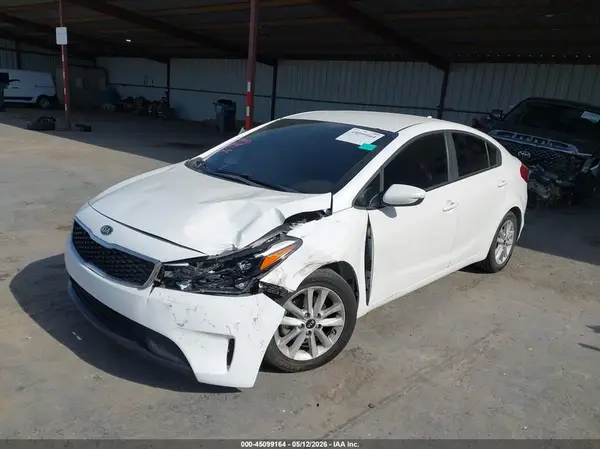 3KPFL4A74HE014071 2017 KIA FORTE - Image 2