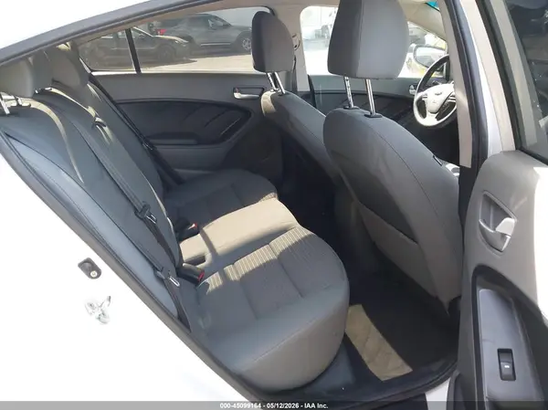 3KPFL4A74HE014071 2017 KIA FORTE - Image 8