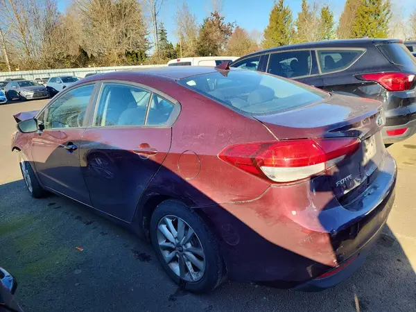 3KPFL4A74HE016080 2017 KIA FORTE - Image 2