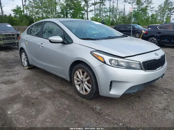 3KPFL4A74HE021974 2017 KIA FORTE - Image 1