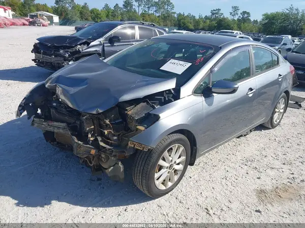 3KPFL4A74HE023403 2017 KIA FORTE - Image 2