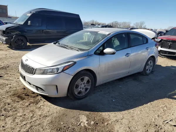 3KPFL4A74HE027242 2017 KIA FORTE - Image 1