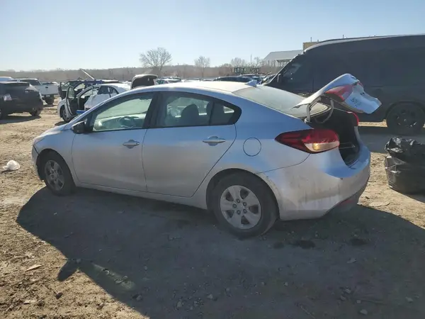 3KPFL4A74HE027242 2017 KIA FORTE - Image 2