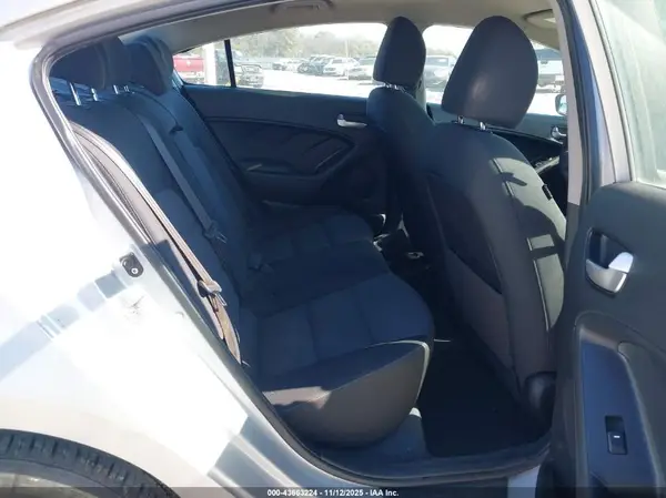 3KPFL4A74HE027886 2017 KIA FORTE - Image 8