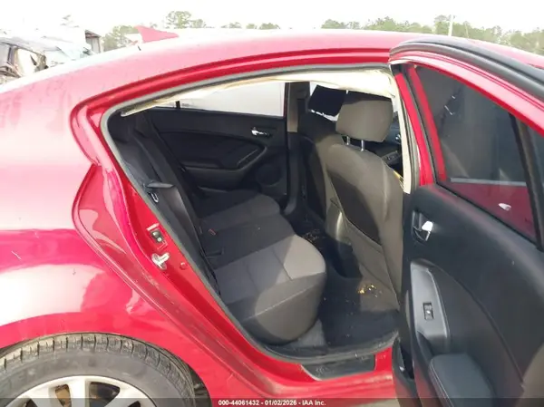 3KPFL4A74HE028746 2017 KIA FORTE - Image 8