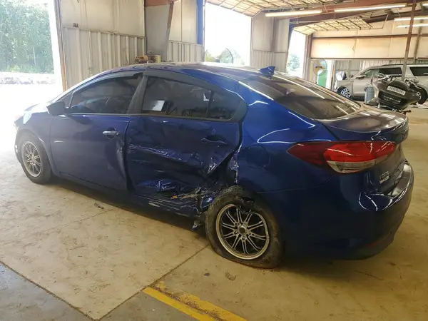 3KPFL4A74HE030206 2017 KIA FORTE - Image 2