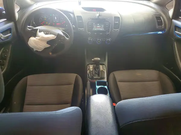 3KPFL4A74HE030206 2017 KIA FORTE - Image 8