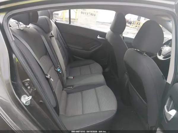 3KPFL4A74HE035695 2017 KIA FORTE - Image 8