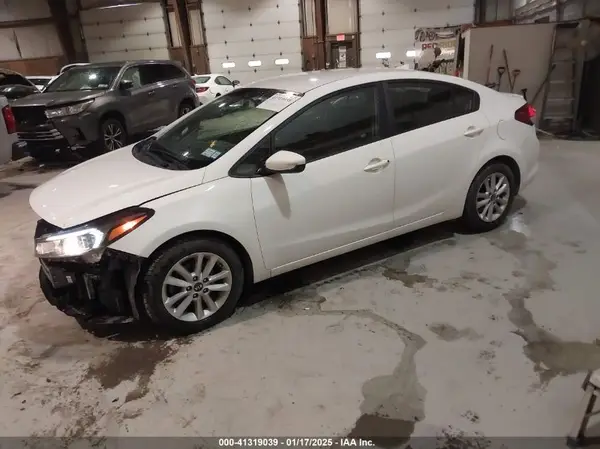 3KPFL4A74HE038919 2017 KIA FORTE - Image 2