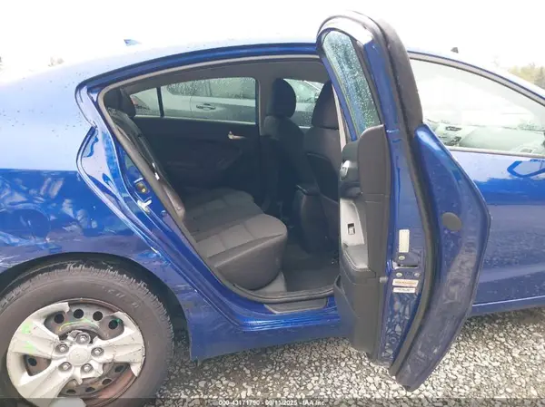 3KPFL4A74HE039066 2017 KIA FORTE - Image 8