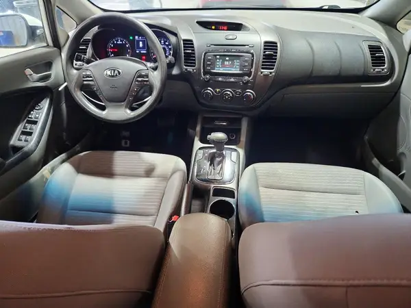 3KPFL4A74HE039942 2017 KIA FORTE - Image 8