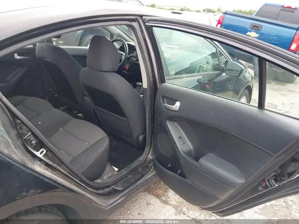 3KPFL4A74HE047572 2017 KIA FORTE - Image 8