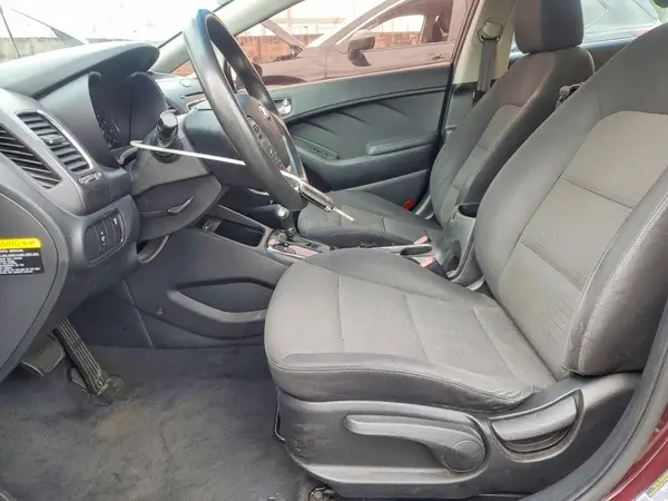 3KPFL4A74HE054716 2017 KIA FORTE - Image 8