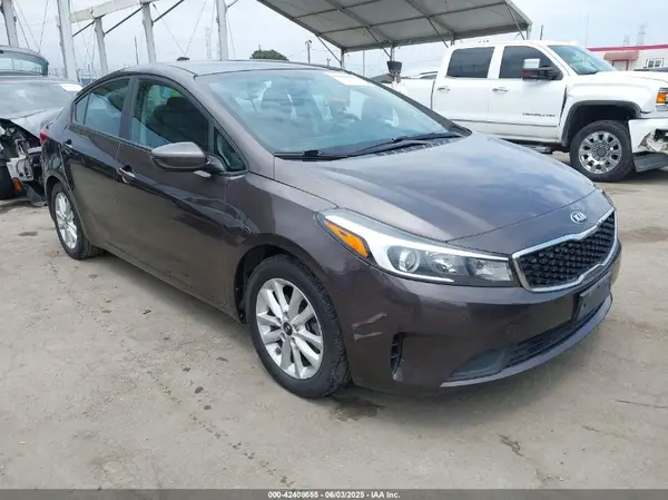 3KPFL4A74HE055154 2017 KIA FORTE - Image 1