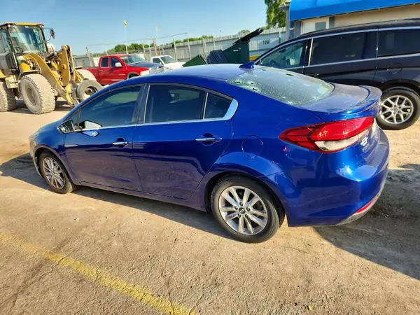3KPFL4A74HE057650 2017 KIA FORTE - Image 2
