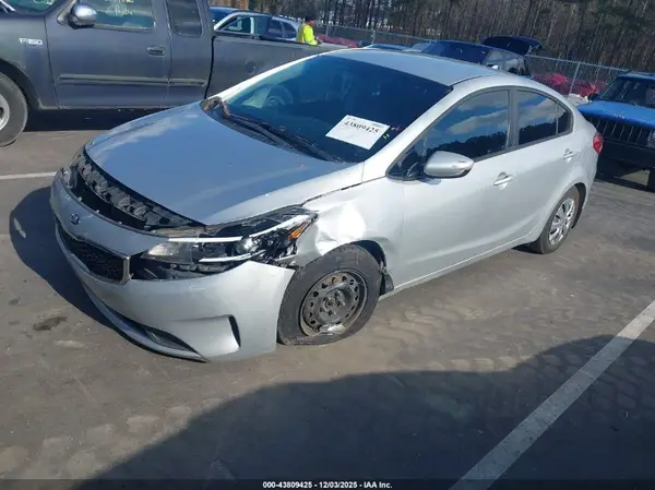3KPFL4A74HE058068 2017 KIA FORTE - Image 2