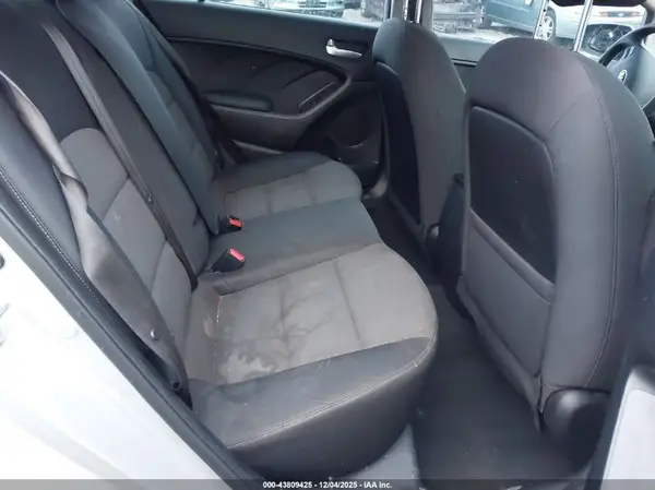 3KPFL4A74HE058068 2017 KIA FORTE - Image 8