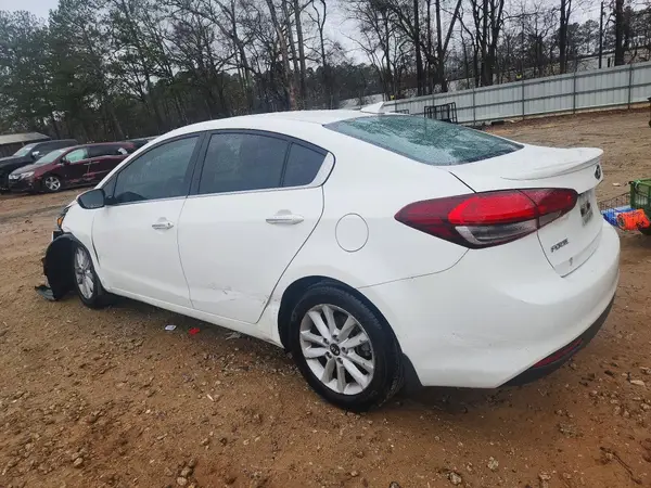 3KPFL4A74HE060581 2017 KIA FORTE - Image 2